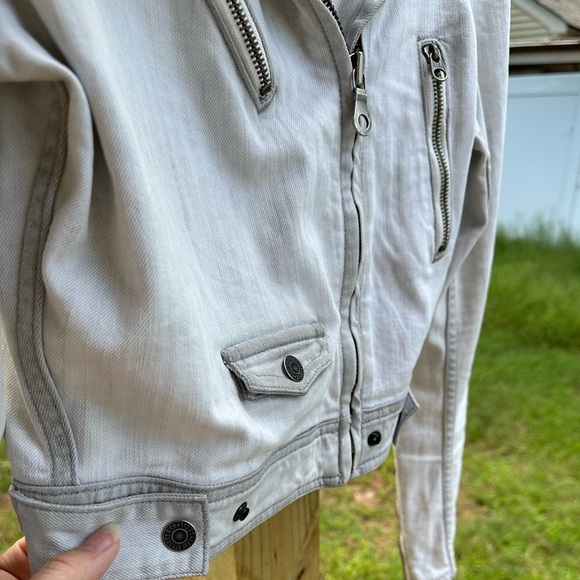 Denim and Bone Mary and Roses patch and embroidered one of a kind Levi Jacket - Picture 8 of 15